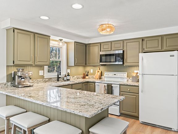 3rd image of 50 Essex Street