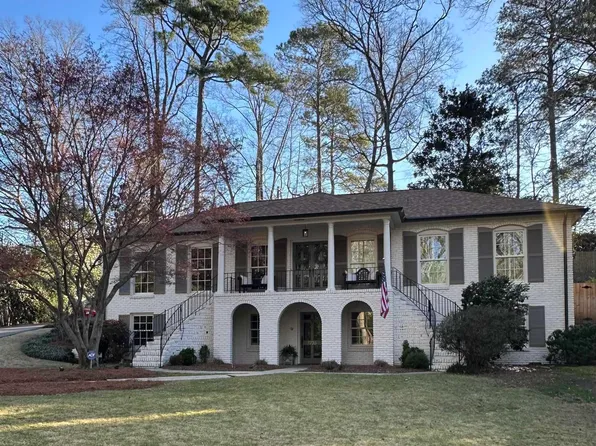 3705 Wimbleton Dr, Mountain Brook, AL 35223