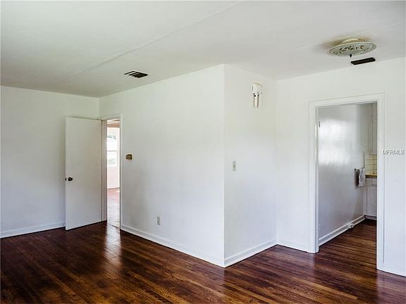 4th image of 670 Hempstead Ave