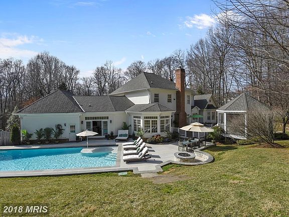 Beautiful pool with sunning ledge with umbrella
