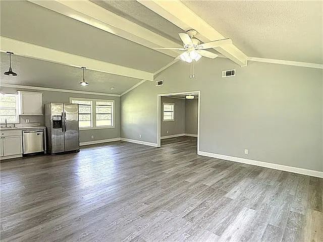 3 bed, 2.0 bath, 1650 sqft, $1,550 — Photo 2