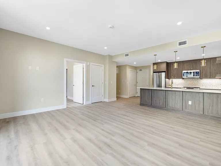 706 Madison St #405 — Photo 11