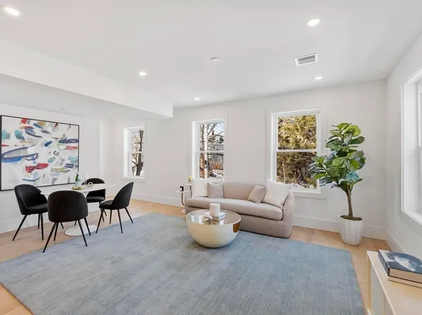 79 Maple St #3, Hyde Park, MA 02136