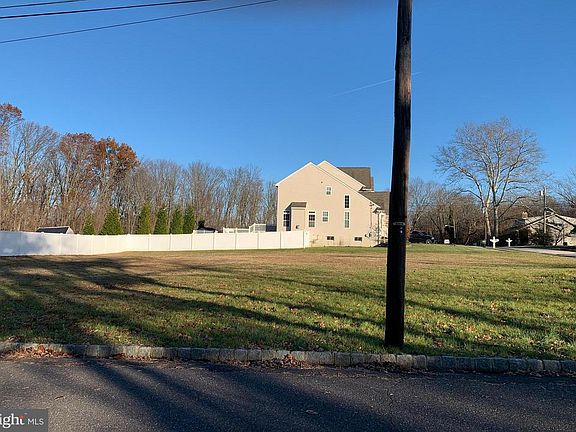 3rd image of 811 Camden Ave
