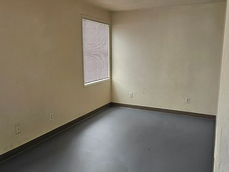 323 Chestnut Ave — Photo 5