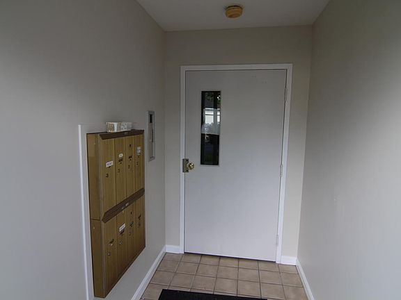 4th image of 1286 Parkway Gardens Ct APT 122-F