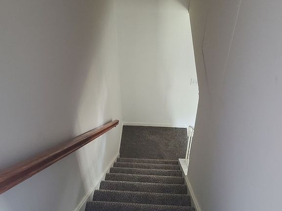 2nd image of 4895 Rosewood Dr