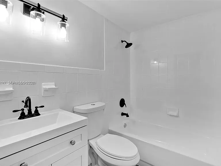 1351 SW 4th St #8 — Photo 6