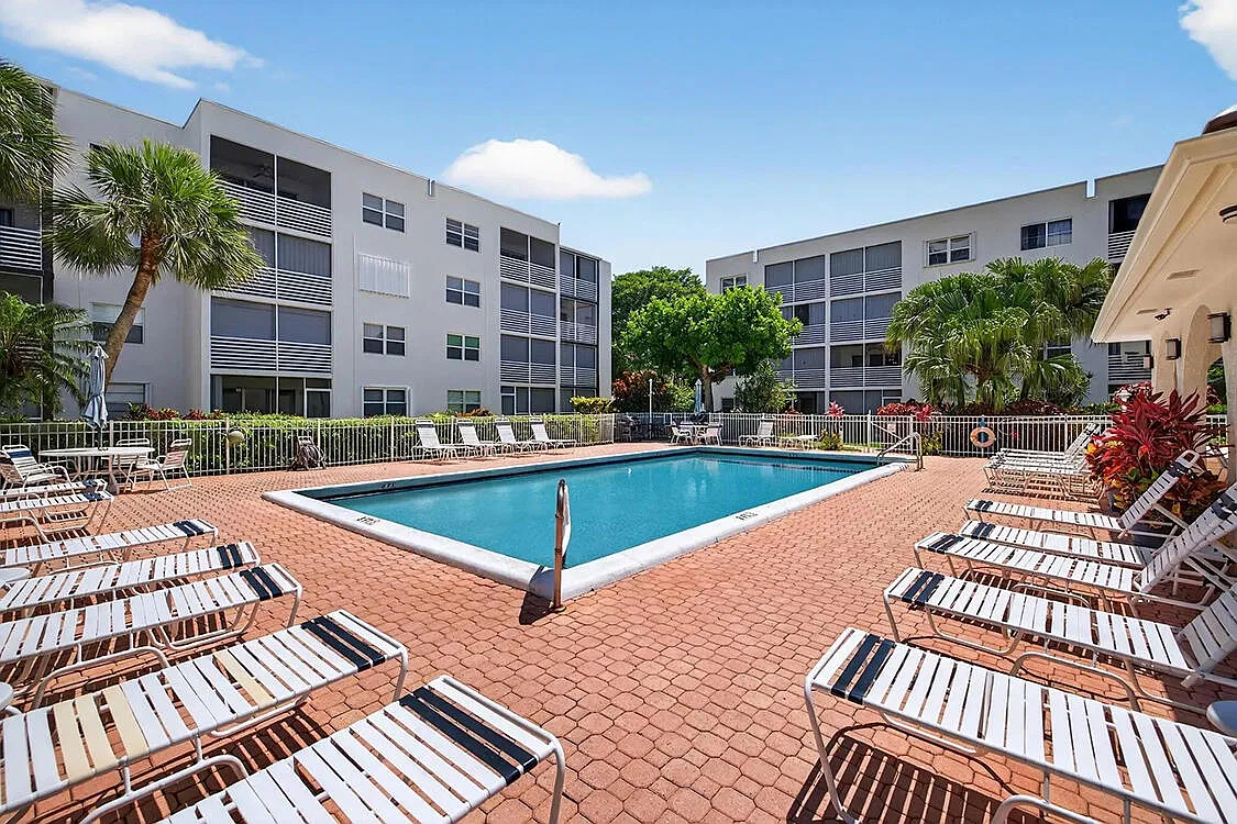 1541 S Ocean Blvd — Photo 1