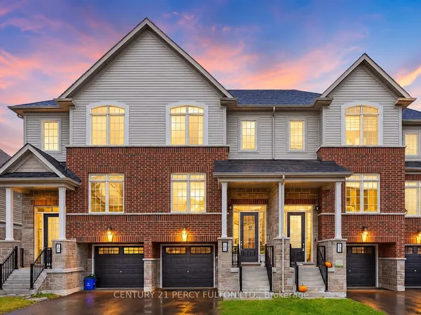 102 Lyall Stokes Cir, East Gwillimbury, ON L0G 1M0
