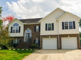 2476 23rd St NE, Hickory, NC 28601