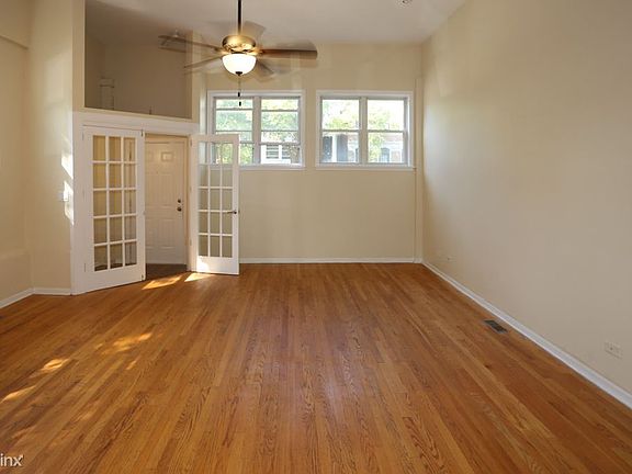 4th image of 1847 W Melrose St #1R