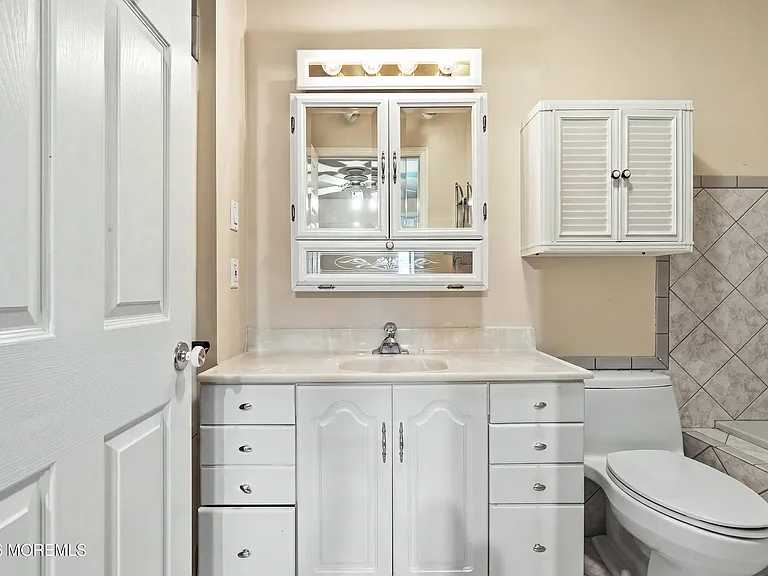 470 Monmouth Pl — Photo 33