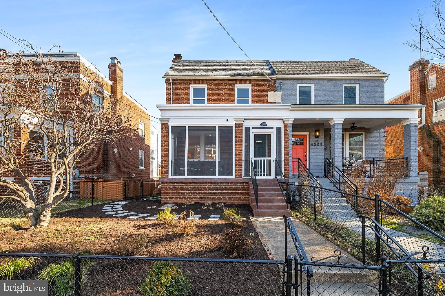 4311 13th Pl NE photo 1
