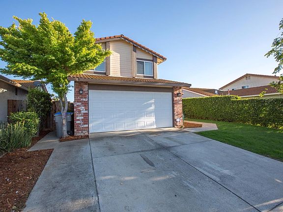 3rd image of 2812 Croft Dr