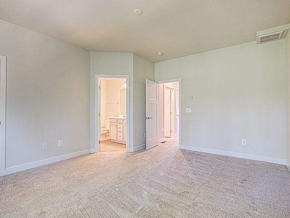 5th image of 4488 Commons Dr