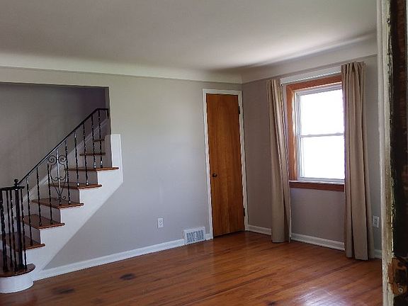 3rd image of 26809 Hollywood St
