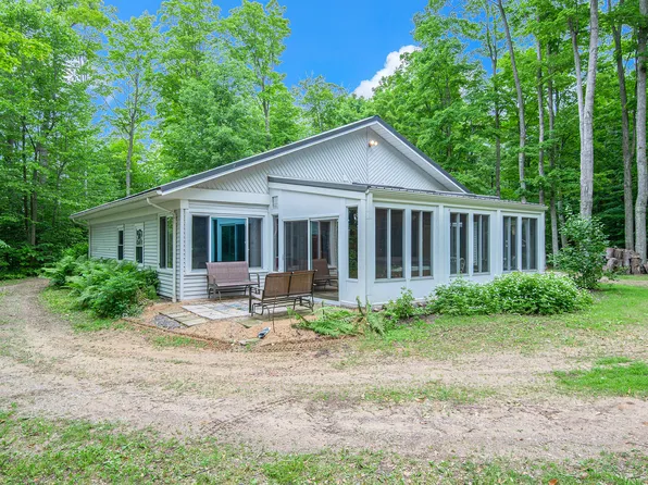 510 Garber Rd, Levering, MI 49755