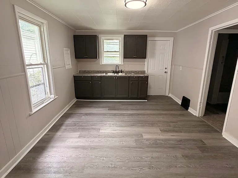 3245 Elm St — Photo 9
