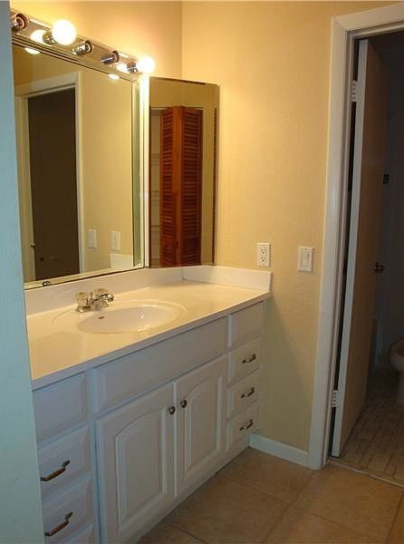 2nd image of 10104 NW 41st St