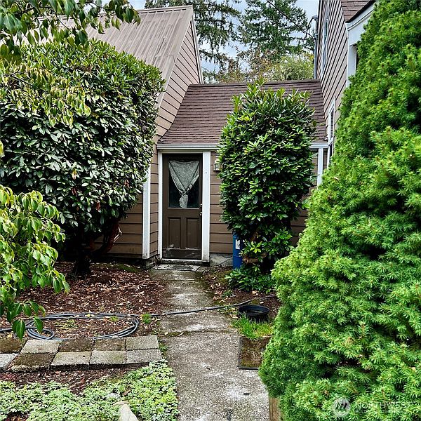 3rd image of 547 W Deckerville Road