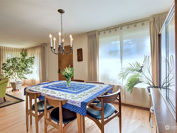 5th image of 11231 Palatine Avenue N