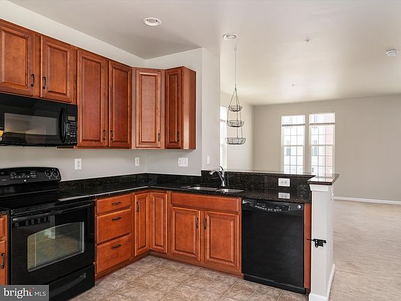 5th image of 1056 Wisdom Ct