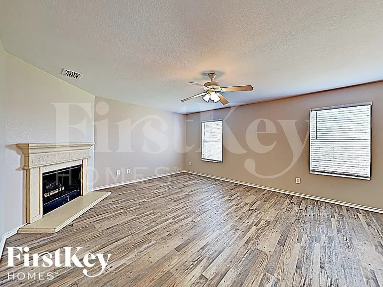 2801 Spencer Cir — Photo 8