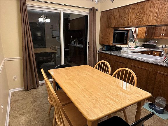 3rd image of 1818 Westridge Dr