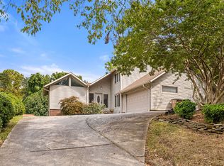1216 King George Dr, Greensboro, NC 27410