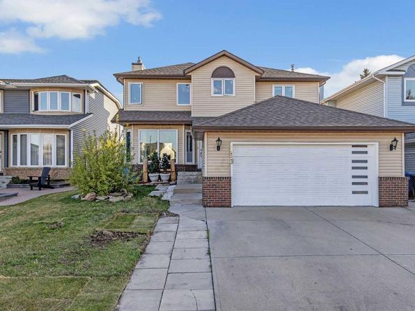 211 NE Hidden Valley Pl NW, Calgary, AB T3A 4Z5
