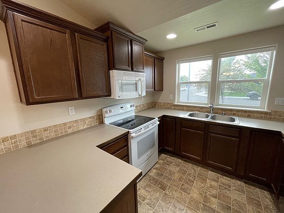 2nd image of 202 Kokanee Dr