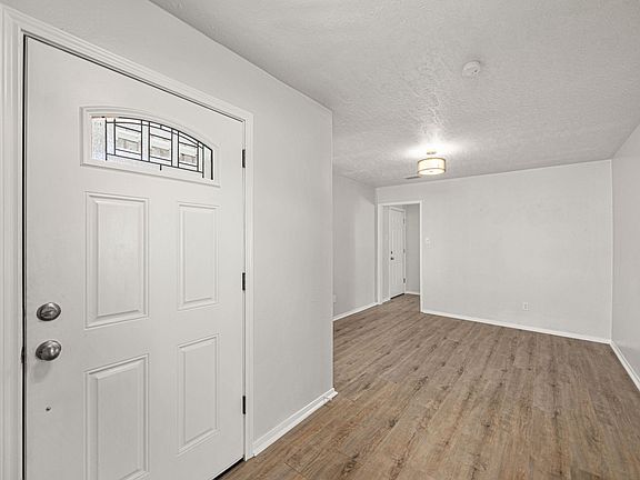 3rd image of 2907 Boulder Creek Dr