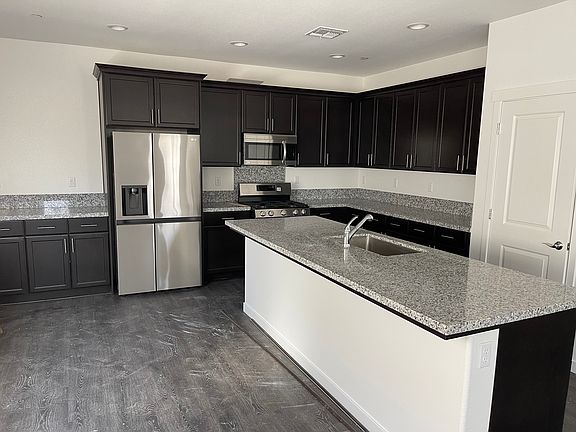 4th image of 129 Sophia Ct