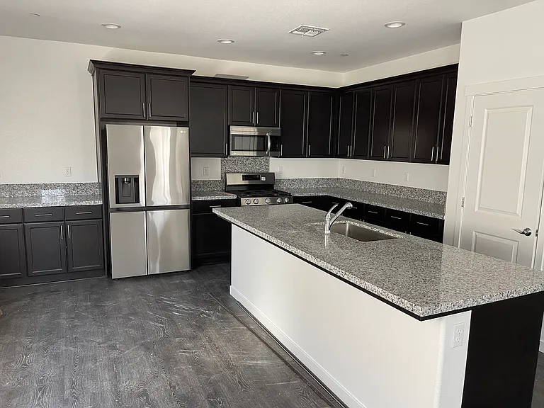129 Sophia Ct — Photo 4