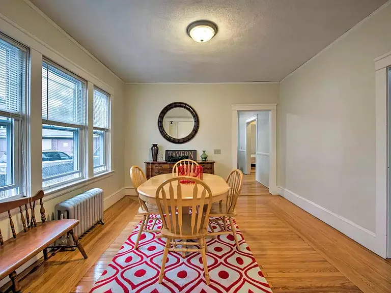 34 Pembroke Ave — Photo 6