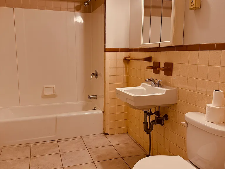270 Washington St #1R — Photo 7