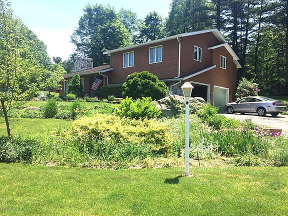2nd image of 110 Oriole Dr