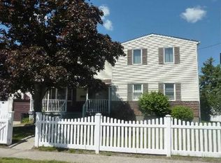 554 S Chicot Ave, West Islip, NY 11795