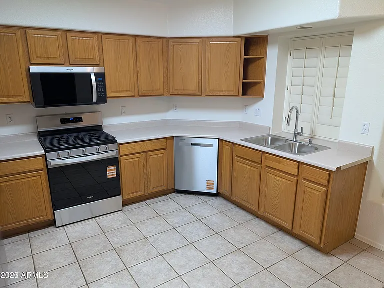 8918 W Paradise Ln — Photo 8