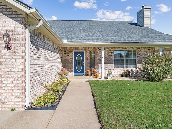 3rd image of 8047 Vintage Trace Dr