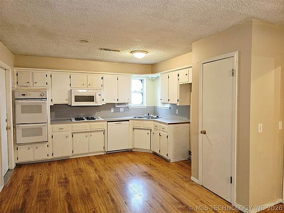 2nd image of 11877 E 61st Pl