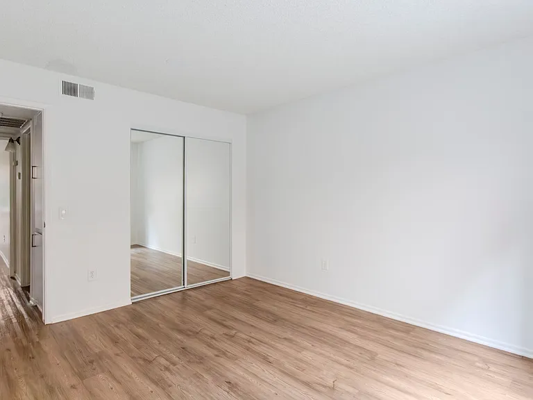 Chatsworth Rent This Now — Photo 39