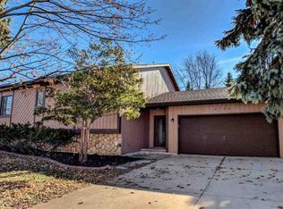 2755 Montclair Pl, Oshkosh, WI 54904