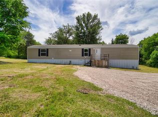 801 E Oak St, Maud, OK 74854