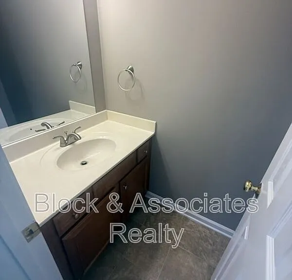 4121 Bentley Dr — Photo 7