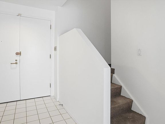 4th image of 100 Cuttermill Rd APT 4M