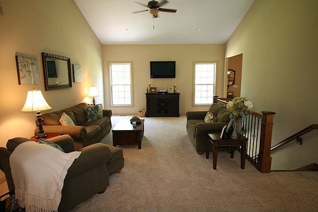 2nd image of 28138 Pinecrest Dr