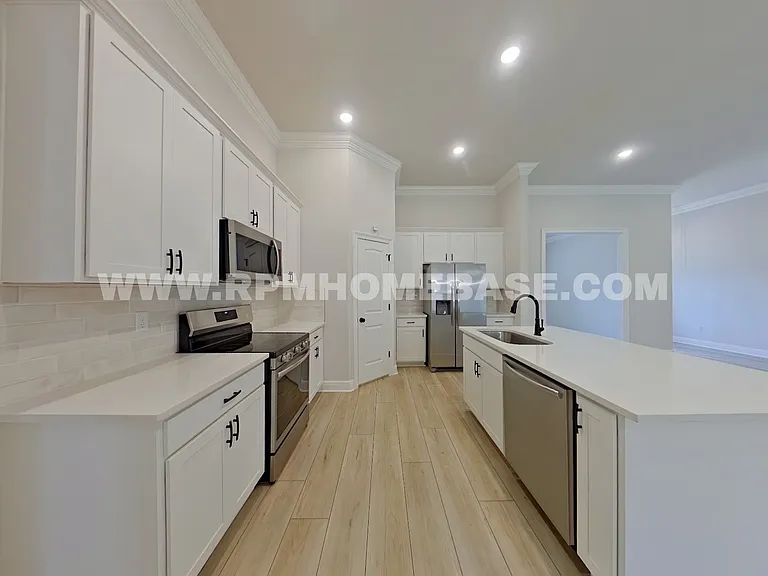 2700 Louise Dr — Photo 3