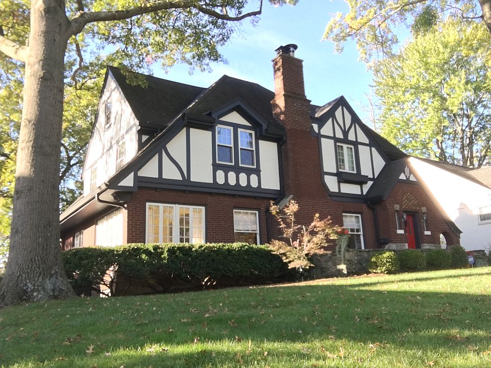 1st image of 217 Hillcrest Dr